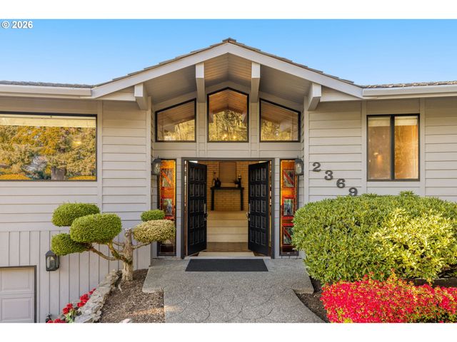 2369 PALISADES CREST Dr, Lake Oswego, OR 97034