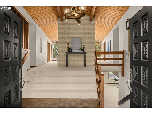 2369 PALISADES CREST Dr, Lake Oswego, OR 97034