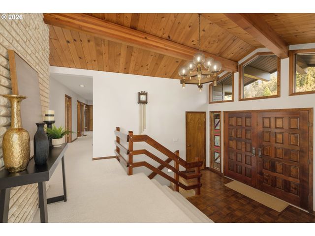 2369 PALISADES CREST Dr, Lake Oswego, OR 97034