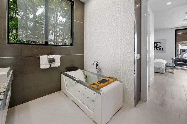 2437 Delmar Place, Fort Lauderdale, FL 33301