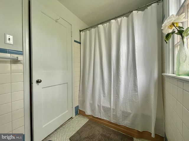 712 WOODSDALE RD, Wilmington, DE 19809