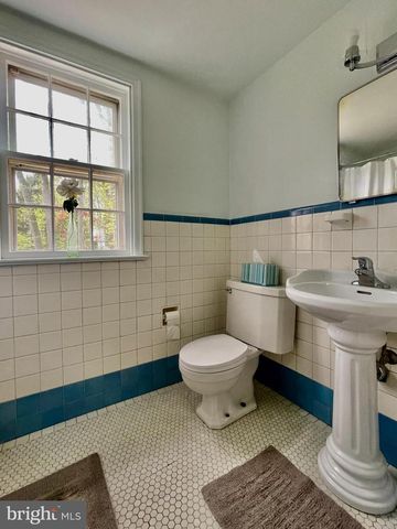 712 WOODSDALE RD, Wilmington, DE 19809