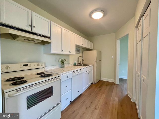 712 WOODSDALE RD, Wilmington, DE 19809