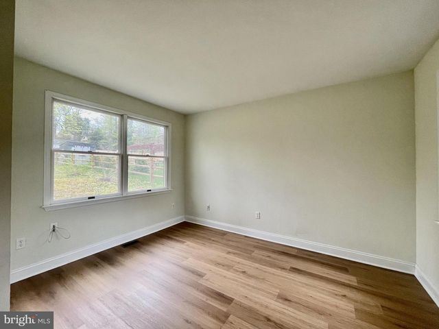 712 WOODSDALE RD, Wilmington, DE 19809
