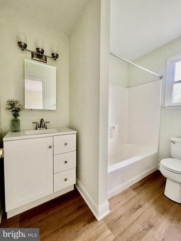 712 WOODSDALE RD, Wilmington, DE 19809