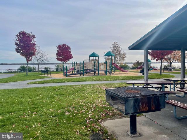 712 WOODSDALE RD, Wilmington, DE 19809