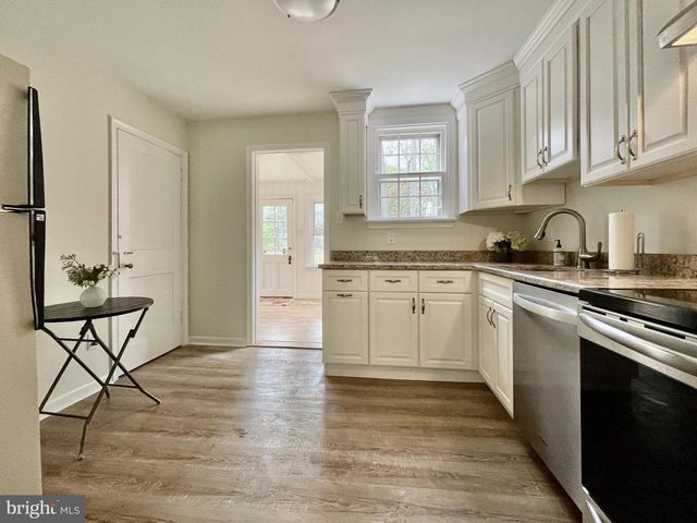 712 WOODSDALE RD, Wilmington, DE 19809
