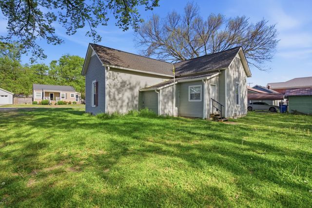 102 South Locust Street, Mount Pleasant, TN 38474