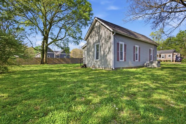 102 South Locust Street, Mount Pleasant, TN 38474