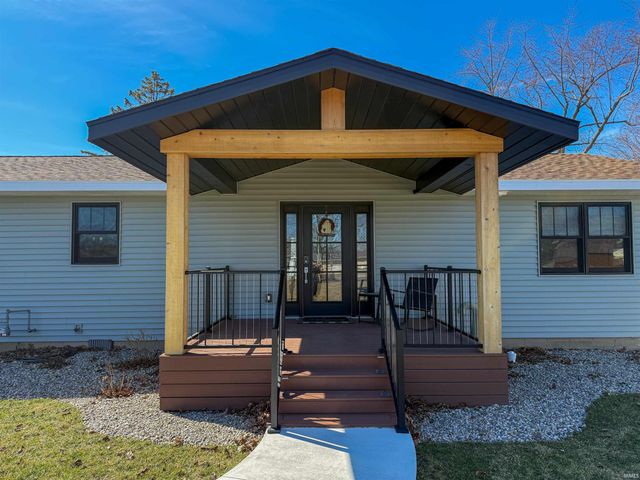 2613 Wolfs Point Drive, Rochester, IN 46975