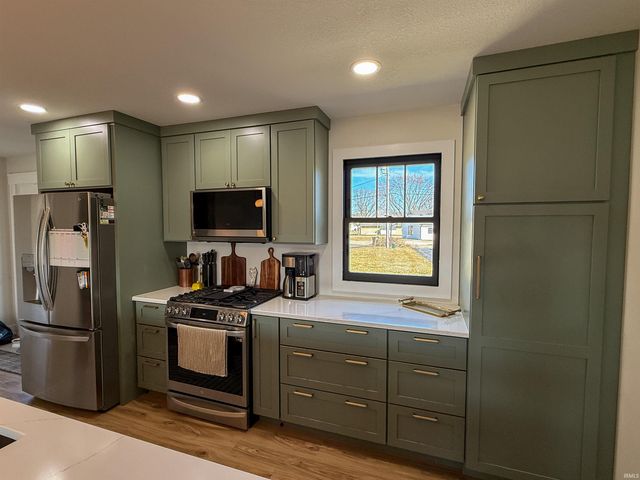 2613 Wolfs Point Drive, Rochester, IN 46975