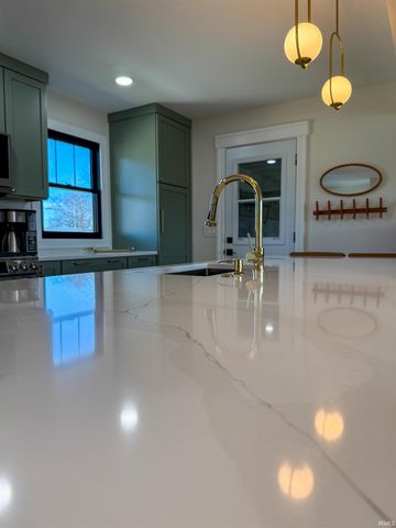 2613 Wolfs Point Drive, Rochester, IN 46975