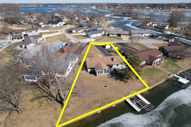 2613 Wolfs Point Drive, Rochester, IN 46975