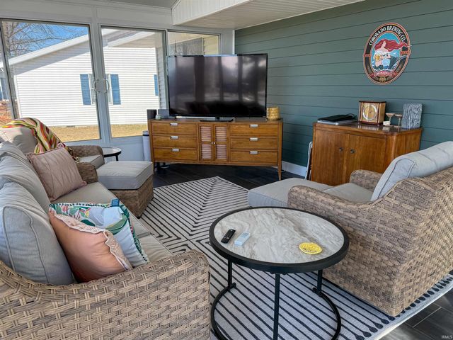 2613 Wolfs Point Drive, Rochester, IN 46975