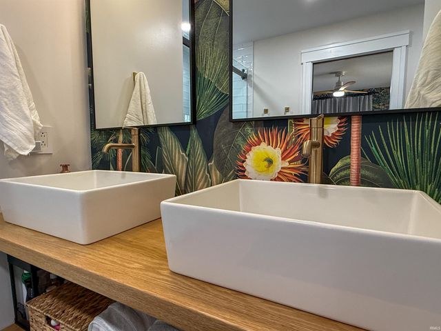 2613 Wolfs Point Drive, Rochester, IN 46975