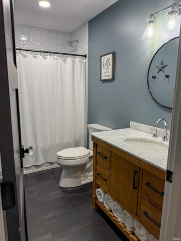 2613 Wolfs Point Drive, Rochester, IN 46975