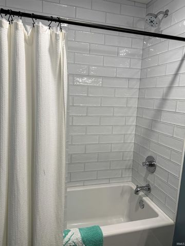 2613 Wolfs Point Drive, Rochester, IN 46975