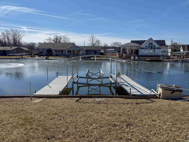 2613 Wolfs Point Drive, Rochester, IN 46975