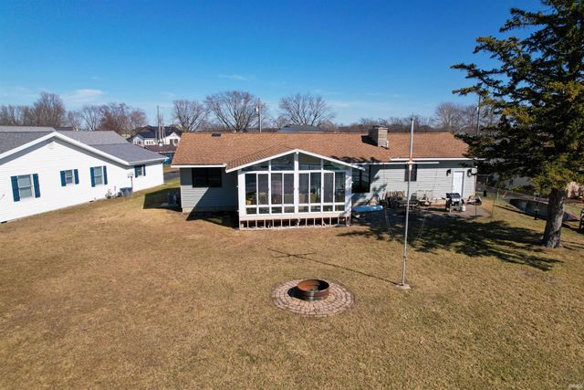 2613 Wolfs Point Drive, Rochester, IN 46975