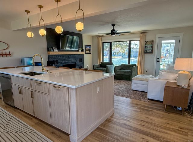 2613 Wolfs Point Drive, Rochester, IN 46975