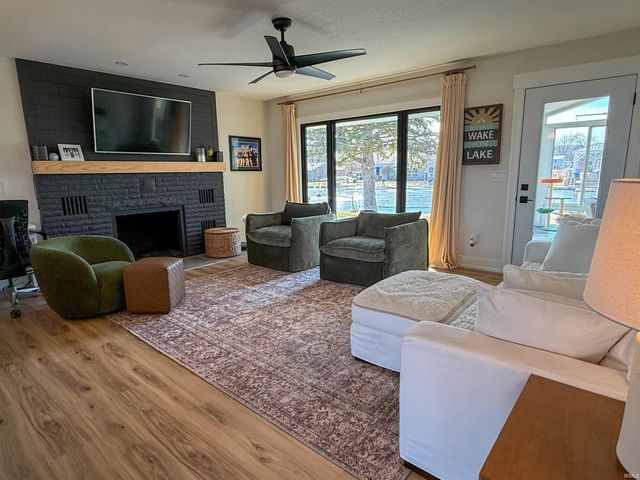 2613 Wolfs Point Drive, Rochester, IN 46975