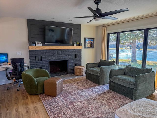 2613 Wolfs Point Drive, Rochester, IN 46975