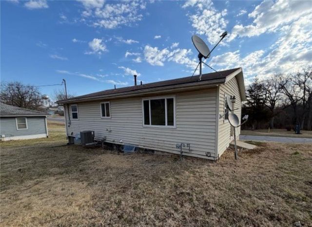 1421 S 6th Street, Atchison, KS 66002