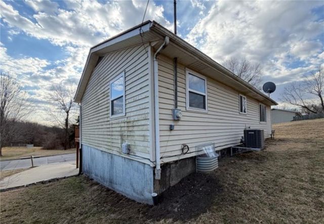 1421 S 6th Street, Atchison, KS 66002