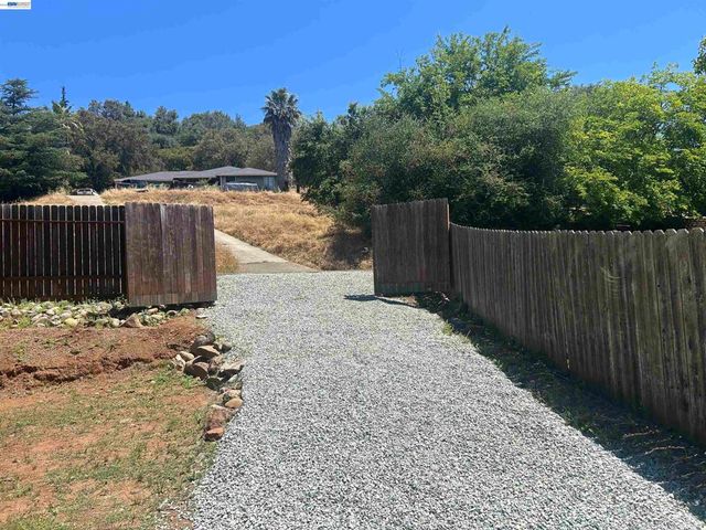 3632 Ravenwood Ln, Cameron Park, CA 95682