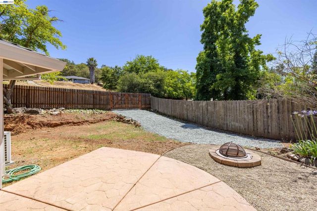 3632 Ravenwood Ln, Cameron Park, CA 95682