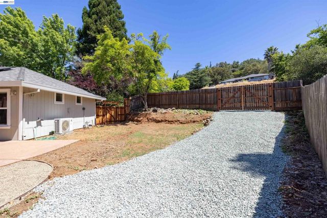 3632 Ravenwood Ln, Cameron Park, CA 95682