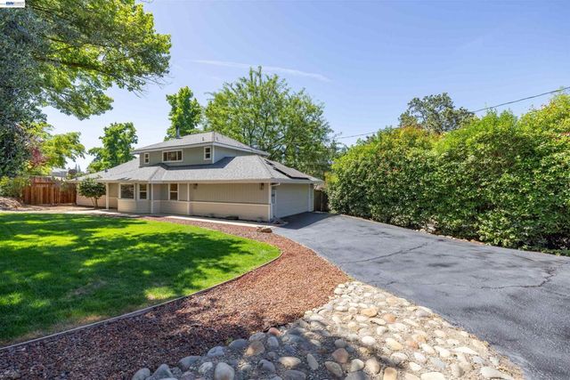 3632 Ravenwood Ln, Cameron Park, CA 95682