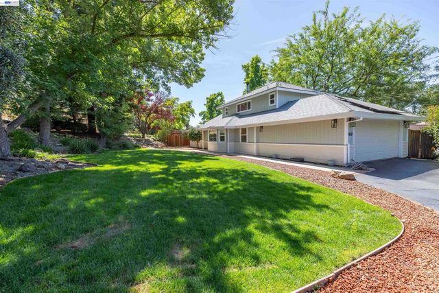 3632 Ravenwood Ln, Cameron Park, CA 95682