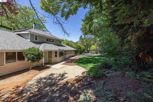 3632 Ravenwood Ln, Cameron Park, CA 95682