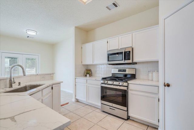 1021 Black Locust DR W, Pflugerville, TX 78660