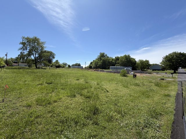 242 Arkansas Ave, Oak Grove, KY 42262