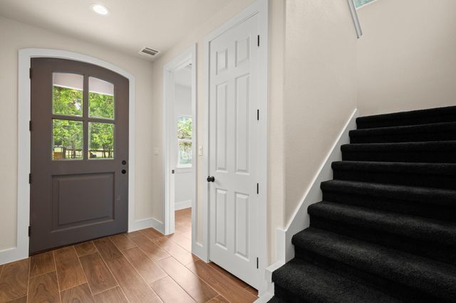 147 Kahana LN, Bastrop, TX 78602