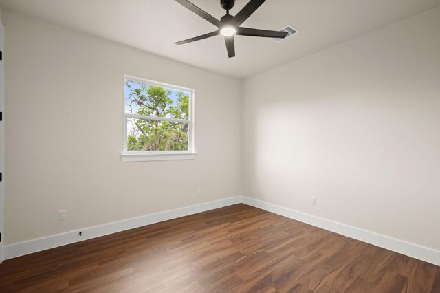 147 Kahana LN, Bastrop, TX 78602