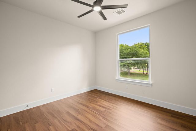 147 Kahana LN, Bastrop, TX 78602