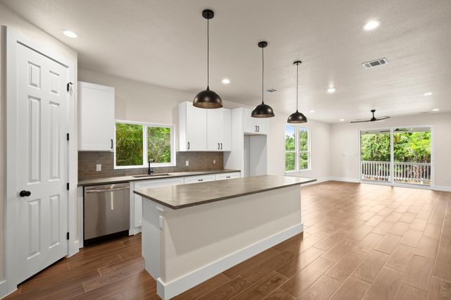 147 Kahana LN, Bastrop, TX 78602