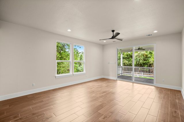 147 Kahana LN, Bastrop, TX 78602