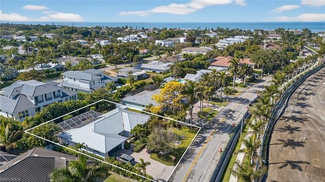 420 S GOLF DR, Naples, FL 34102