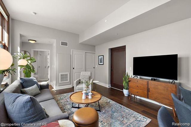 1 Park Avenue 1604, Detroit, MI 48226