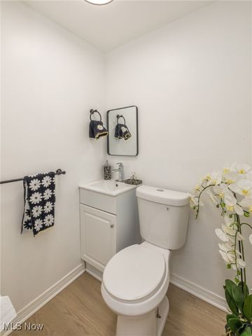 939 Vineshire Road, Cleveland Heights, OH 44121