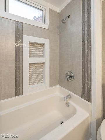 939 Vineshire Road, Cleveland Heights, OH 44121