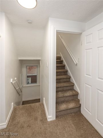 939 Vineshire Road, Cleveland Heights, OH 44121