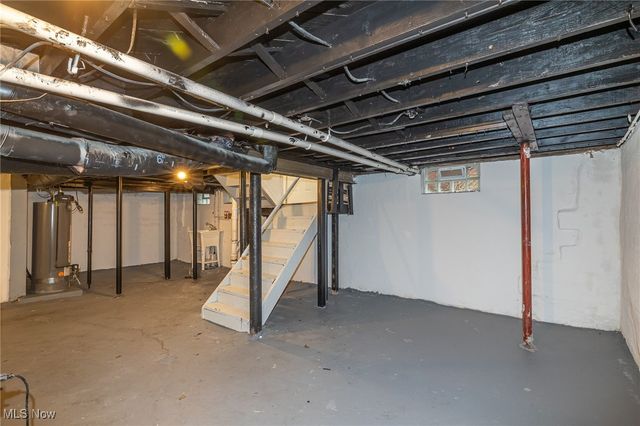 939 Vineshire Road, Cleveland Heights, OH 44121