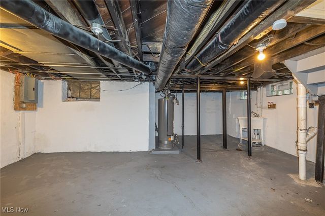 939 Vineshire Road, Cleveland Heights, OH 44121