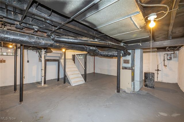 939 Vineshire Road, Cleveland Heights, OH 44121