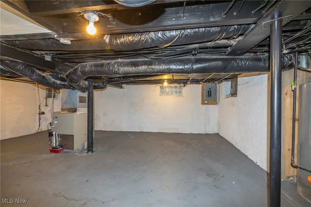 939 Vineshire Road, Cleveland Heights, OH 44121